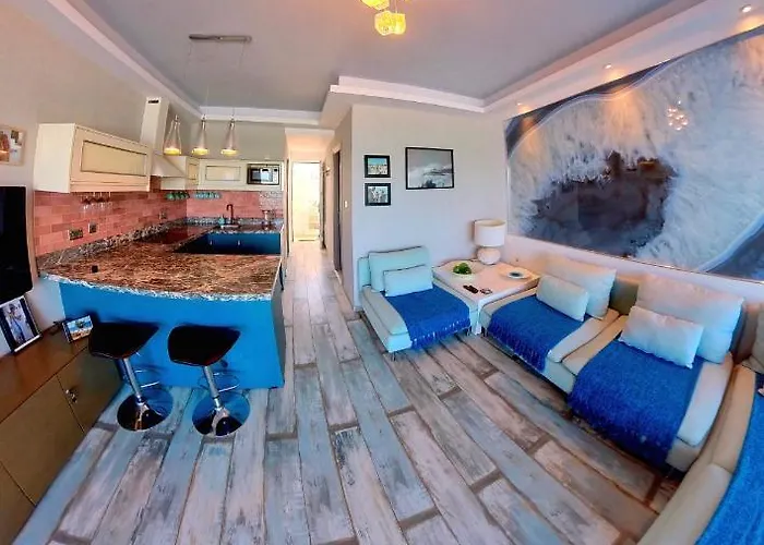 Deluxe Apartment- Sleeps 2 & Private Terrace