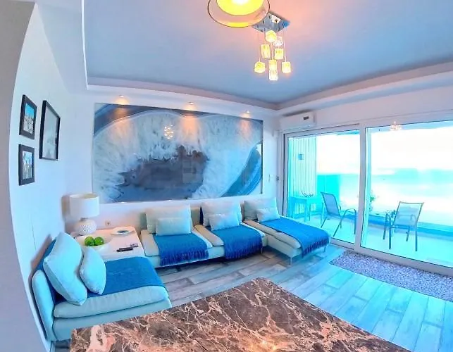 Deluxe Apartment- Sleeps 2 & Private Terrace Haraki