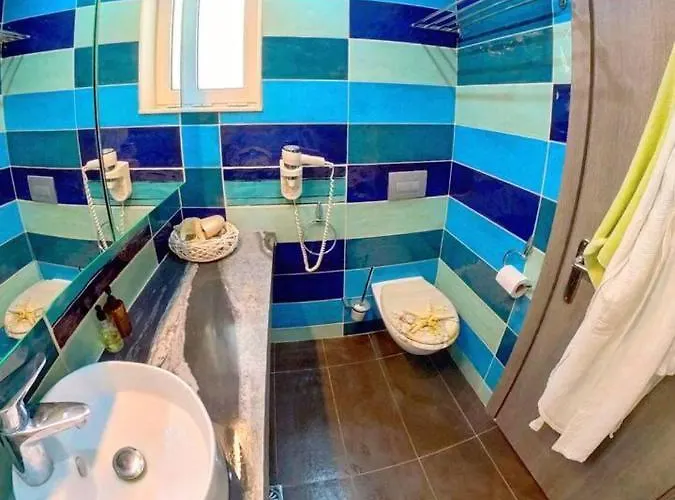 Deluxe Apartment- Sleeps 2 & Private Terrace Apartment *