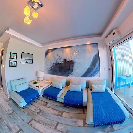 Deluxe Apartment- Sleeps 2 & Private Terrace Apartment Haraki