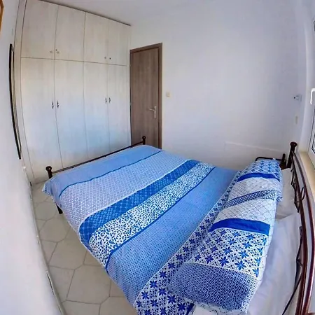 Deluxe Apartment- Sleeps 2 & Private Terrace Apartment Haraki