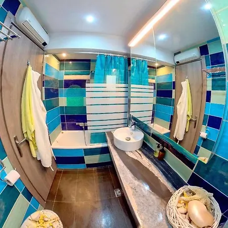Deluxe Apartment- Sleeps 2 & Private Terrace Apartment *