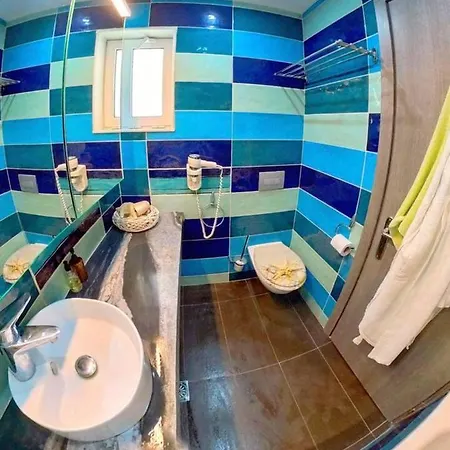 Deluxe Apartment- Sleeps 2 & Private Terrace Apartment *