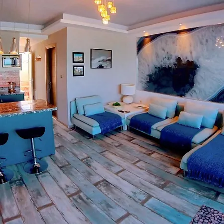Deluxe Apartment- Sleeps 2 & Private Terrace Apartment Haraki