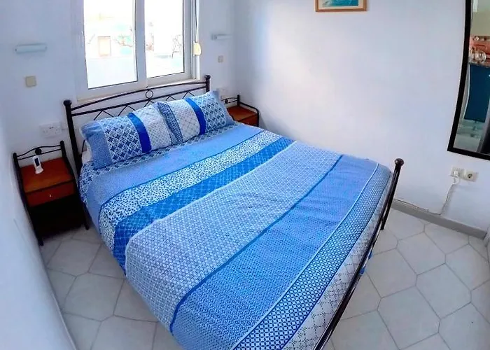 Deluxe Apartment- Sleeps 2 & Private Terrace