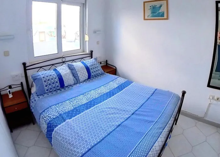 Deluxe Apartment- Sleeps 2 & Private Terrace Haraki