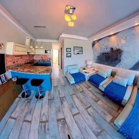 Deluxe Apartment- Sleeps 2 & Private Terrace