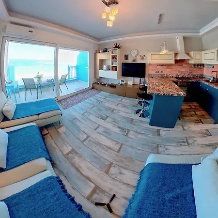 Deluxe Apartment- Sleeps 2 & Private Terrace *