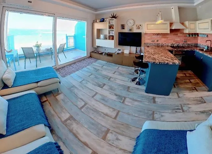 Deluxe Apartment- Sleeps 2 & Private Terrace *