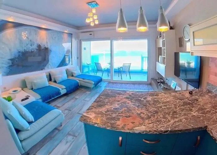 شقة Deluxe Apartment- Sleeps 2 & Private Terrace شاراكي