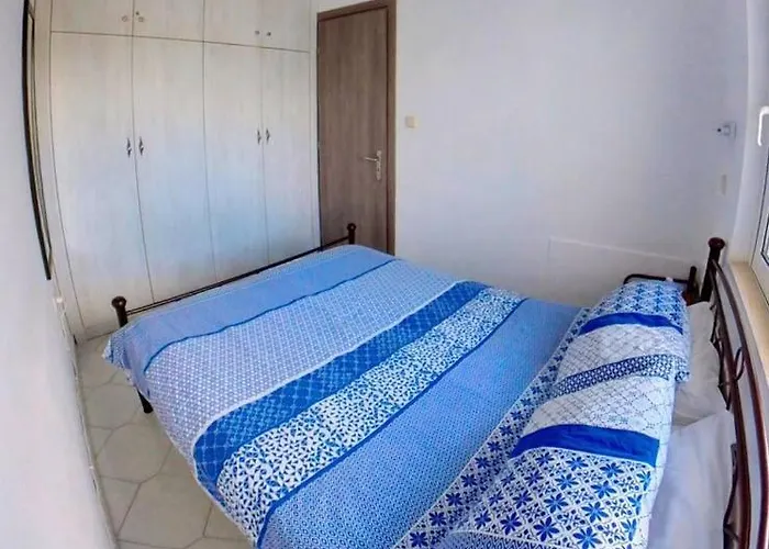 Deluxe Apartment- Sleeps 2 & Private Terrace Daire Haraki