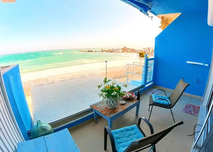 Deluxe Apartment- Sleeps 2 & Private Terrace Daire *